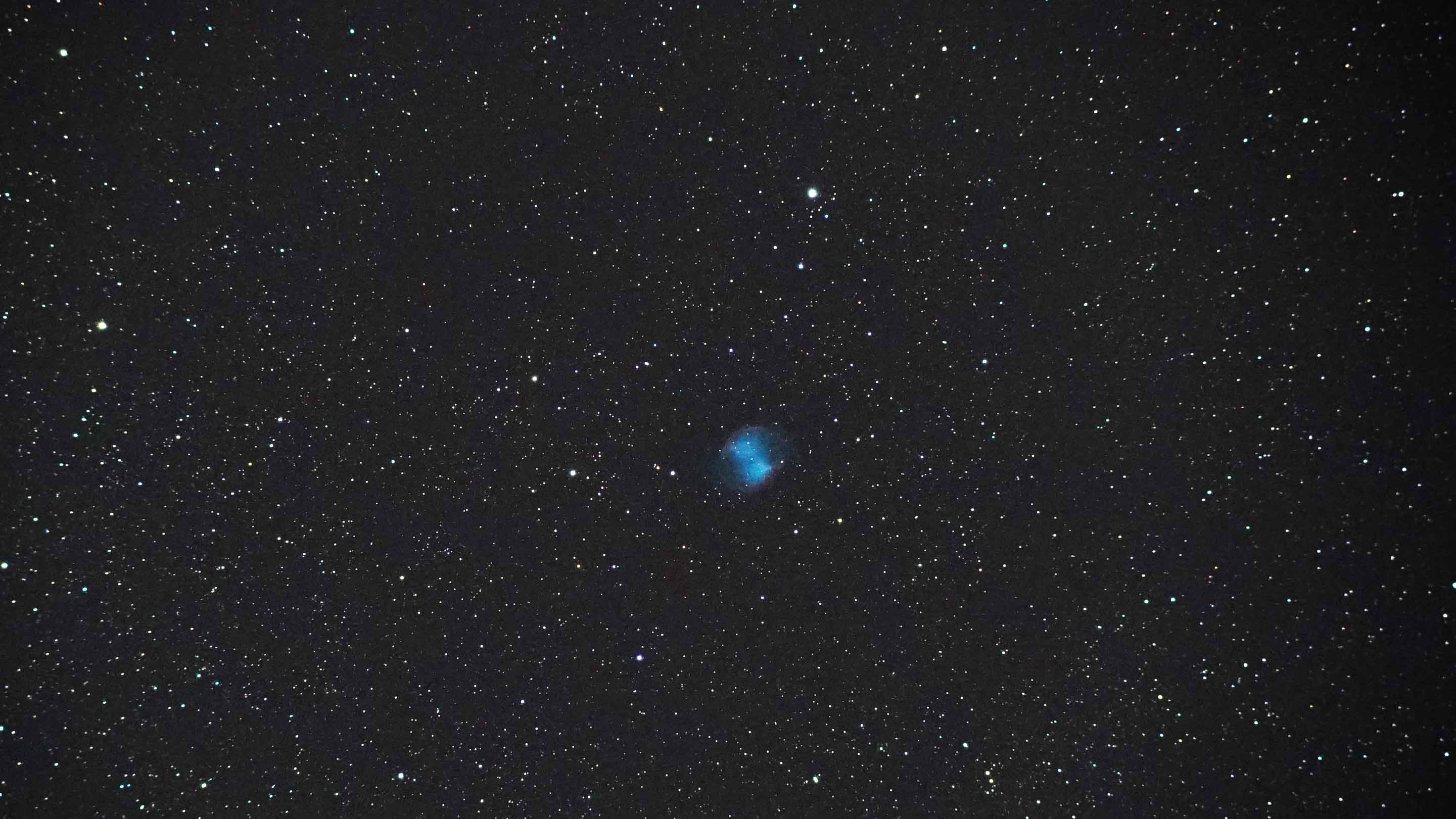 Mgławica Hantle, M 27 w gwiazdozbiorze Liska. Fot. Marcus Schenk