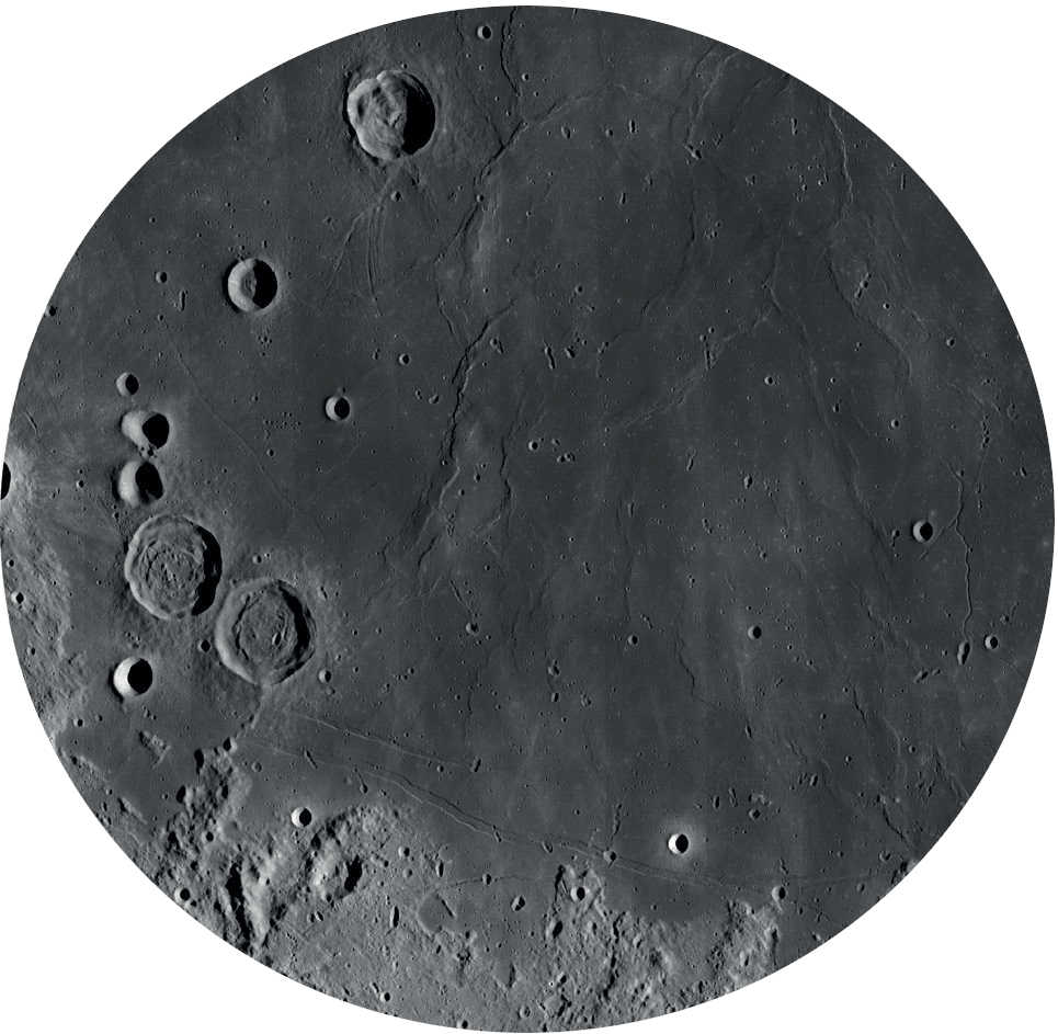 Na wschód od kraterów Sabine i Ritter leży tzw. »Statio Tranquillitatis«. NASA/GSFC/Arizona State University